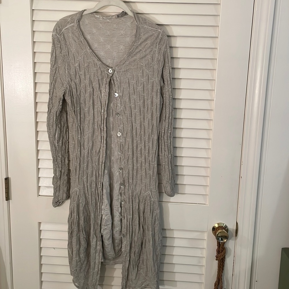 ELEMENTE Clemente Mother of Pearl Button Down Puckered Long Balloon Sweater
